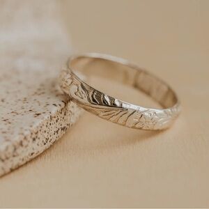 Hello Adorn Gold Flora Ring size 7